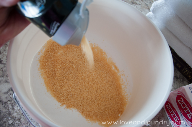 My Favorite Homemade Laundry Detergent - easy and cheap to make! And it's totally safe in an HE washer!