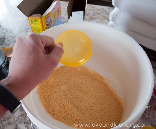 My Favorite Homemade Laundry Detergent - easy and cheap to make! And it's totally safe in an HE washer!