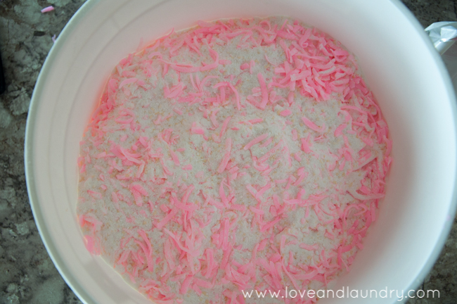 My Favorite Homemade Laundry Detergent - easy and cheap to make! And it's totally safe in an HE washer!